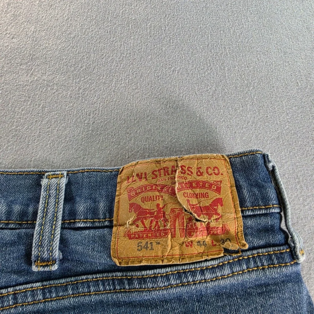 Levis 541 Athletic Taper Mens Blue Denim Jeans Size 44x30 Medium Wash 18181-0074